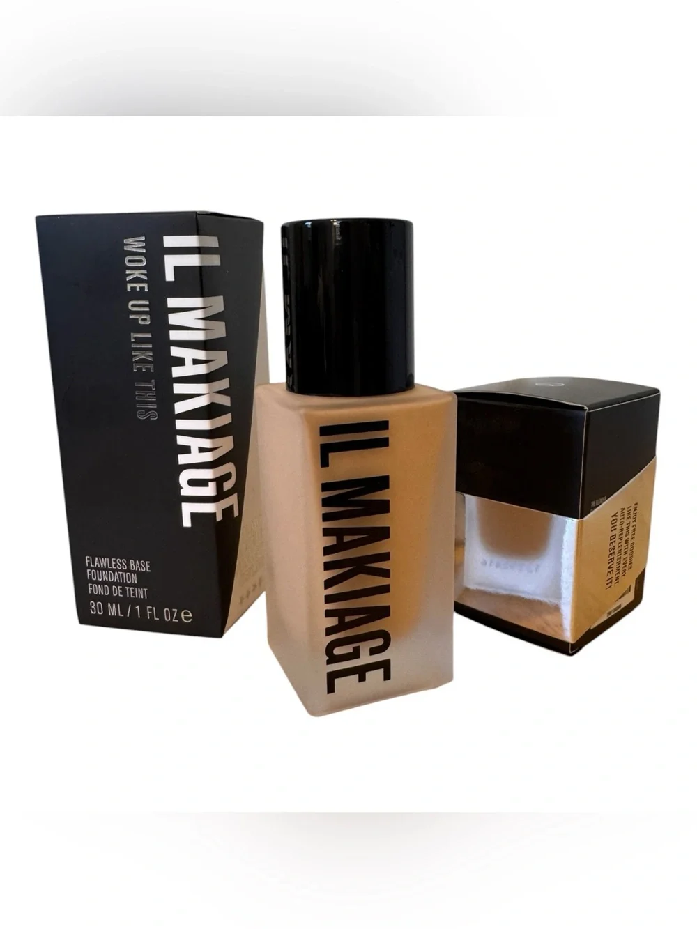 IL MAKIAGE NEW Flawless Base Foundation I WOKE UP LIKE THIS with Base Sponge